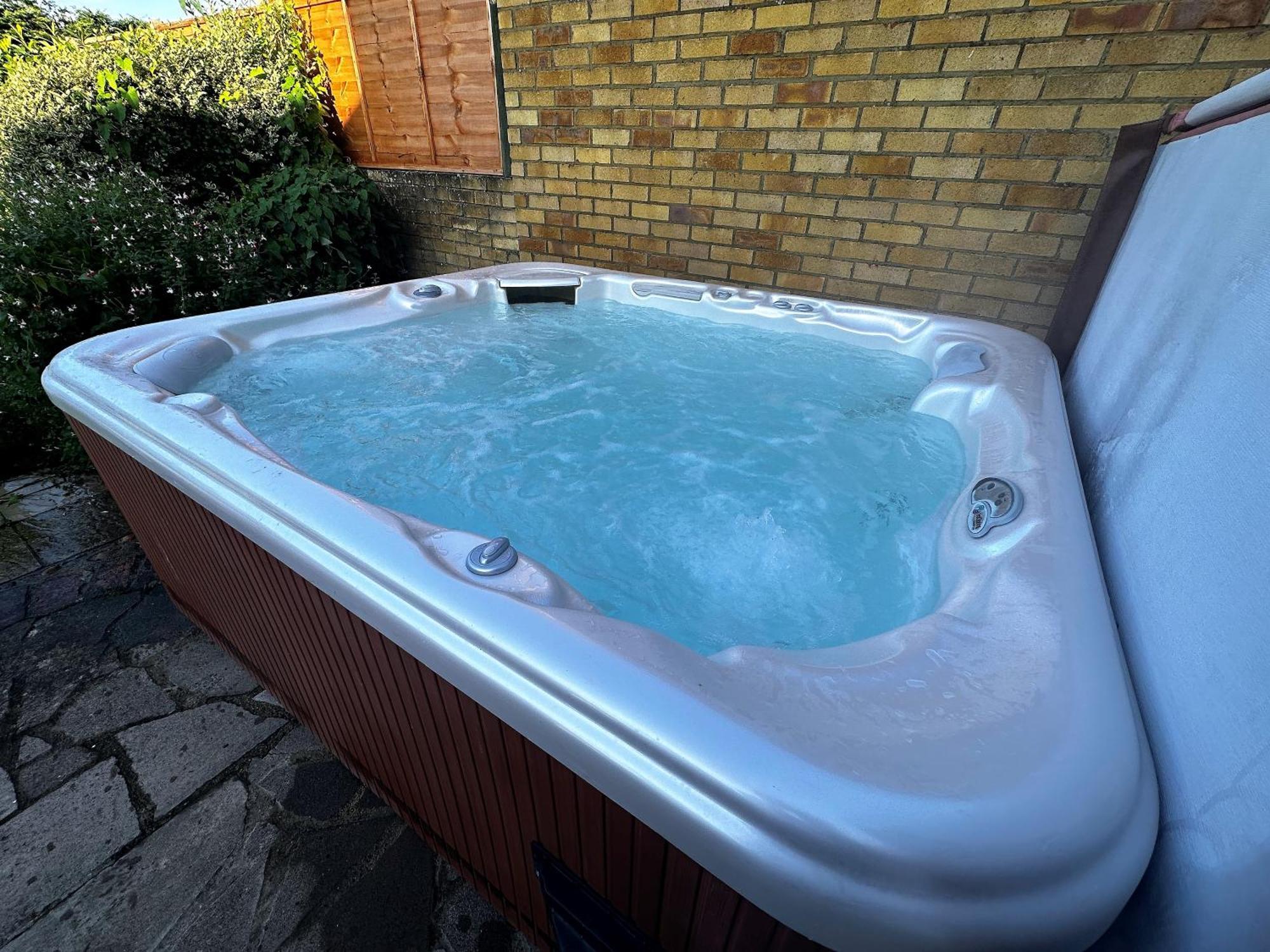 Kennedy Villa - 5 Bedroom House With Hot Tub, Wifi, Free Parkings, Close To Bicester Village Dış mekan fotoğraf