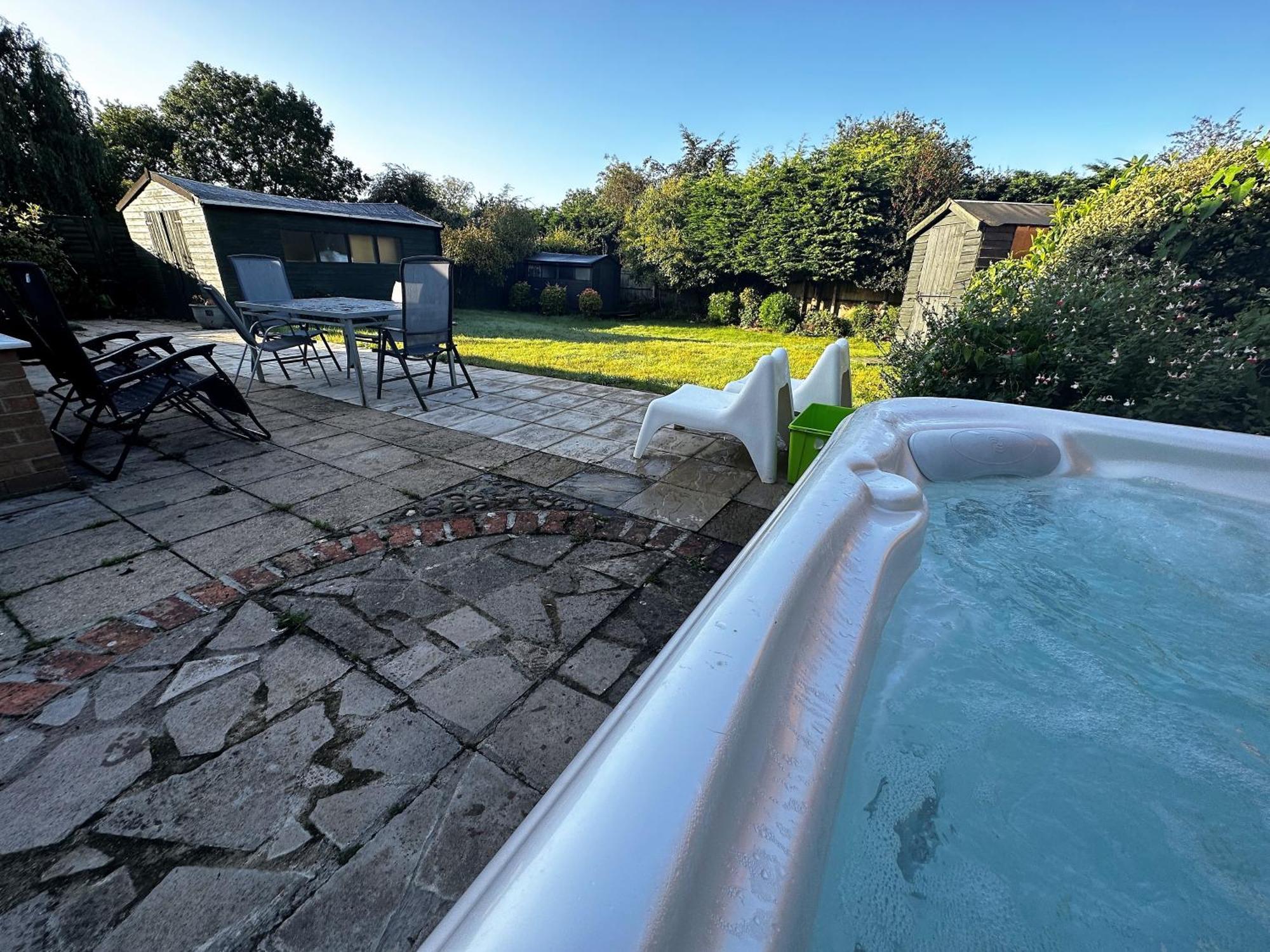 Kennedy Villa - 5 Bedroom House With Hot Tub, Wifi, Free Parkings, Close To Bicester Village Dış mekan fotoğraf