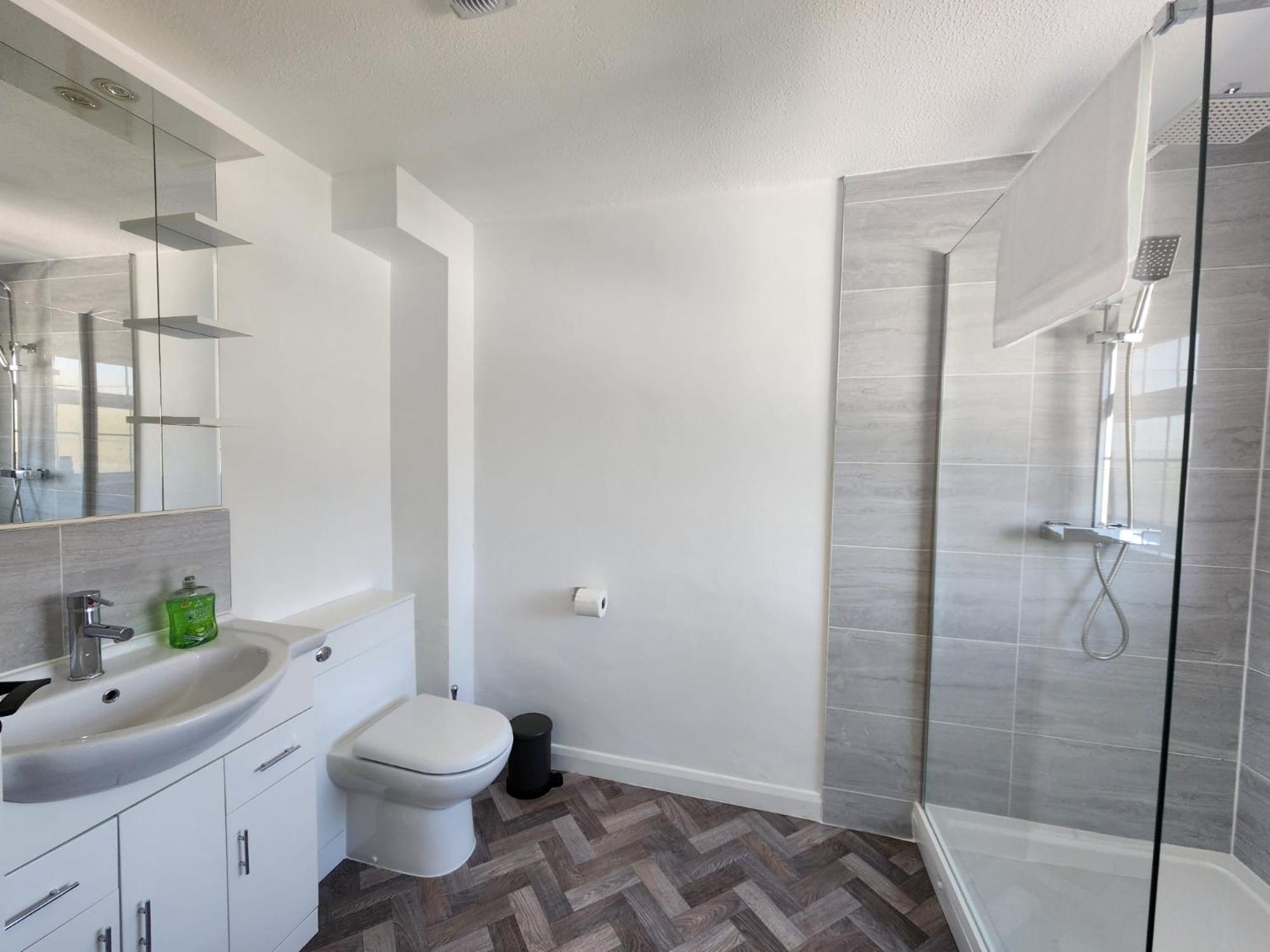 Kennedy Villa - 5 Bedroom House With Hot Tub, Wifi, Free Parkings, Close To Bicester Village Dış mekan fotoğraf