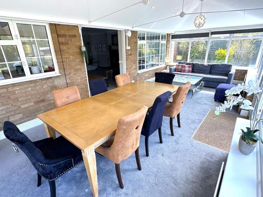 Kennedy Villa - 5 Bedroom House With Hot Tub, Wifi, Free Parkings, Close To Bicester Village Dış mekan fotoğraf